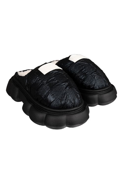 Pantuflas con diseños brillantes
