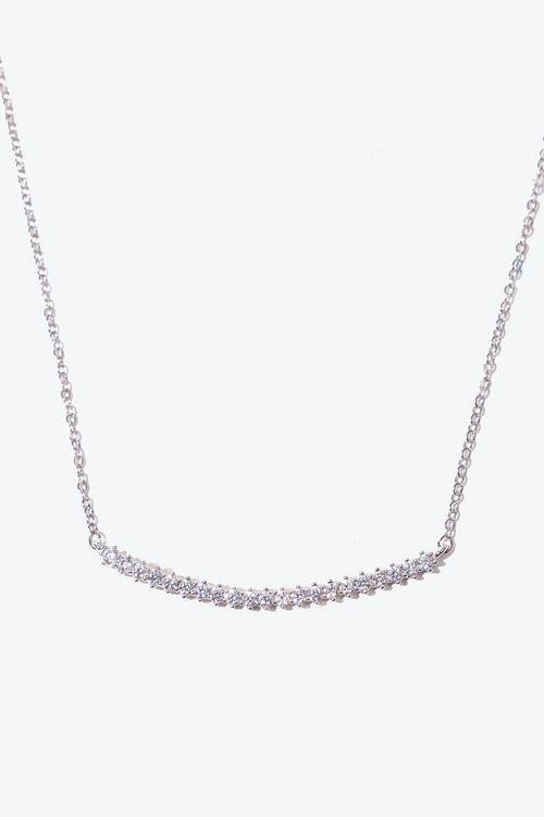 Collar delicado con brillo y color plata