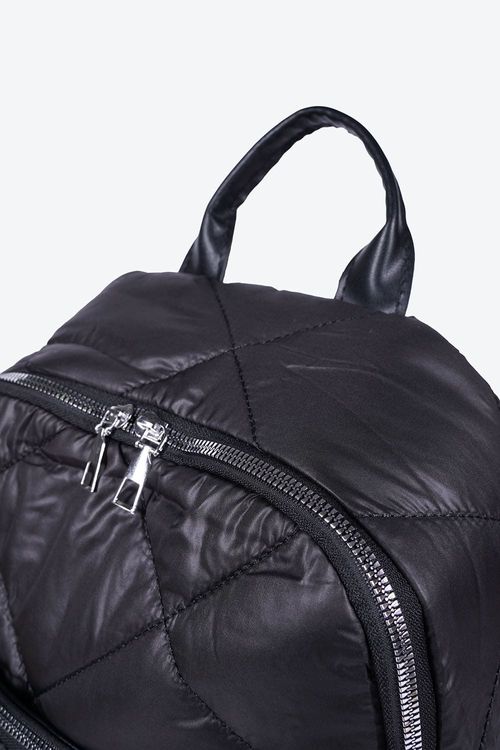 Morral con asas ajustables y bolsillos auxiliares