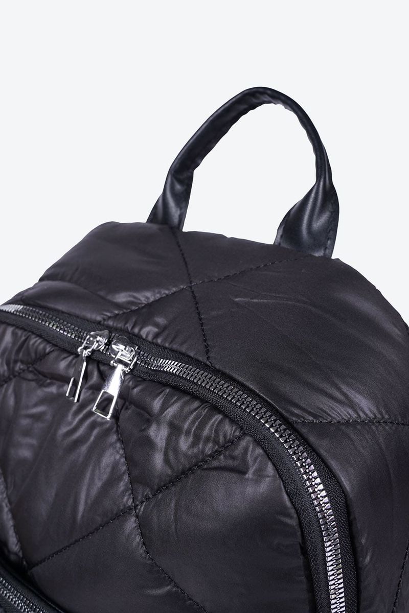 MORRAL-CON-ASAS-AJUSTABLES-Y-BOLSILLOS-AUXILIARES.BO958_000001_2
