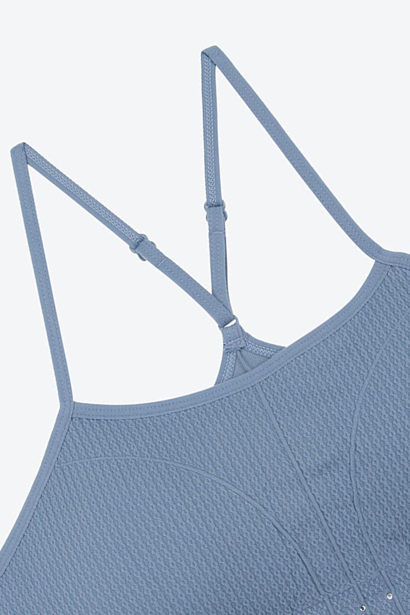 Top-x2-tipo-seamless-con-tirantes-cruzados-y-textura-espiga.MJ138-038_000123_6