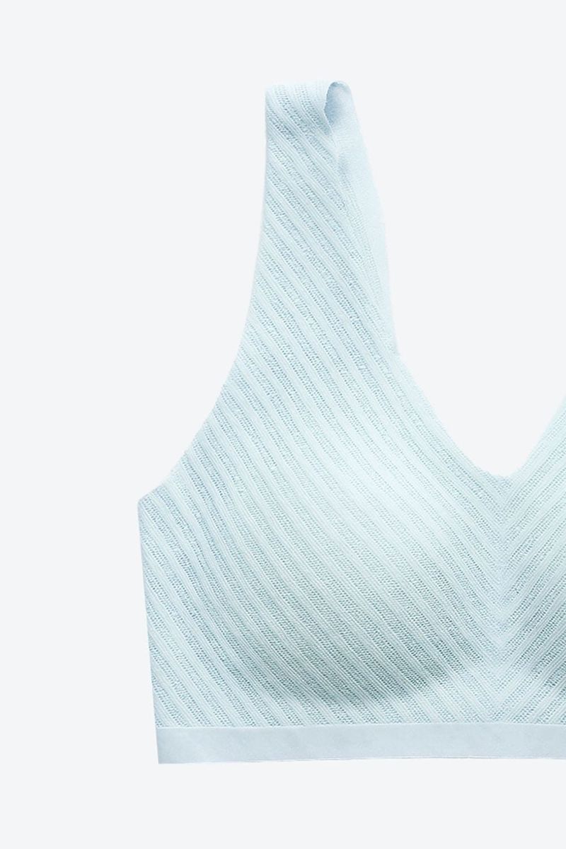 TOP-INDIVIDUAL-CON-COPA-CORTE-LASER-EN-MICROFIBRA-CON-TEXTURA.MJ111-023_000023_3.m