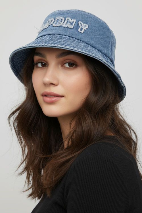Sombrero confeccionado en denim