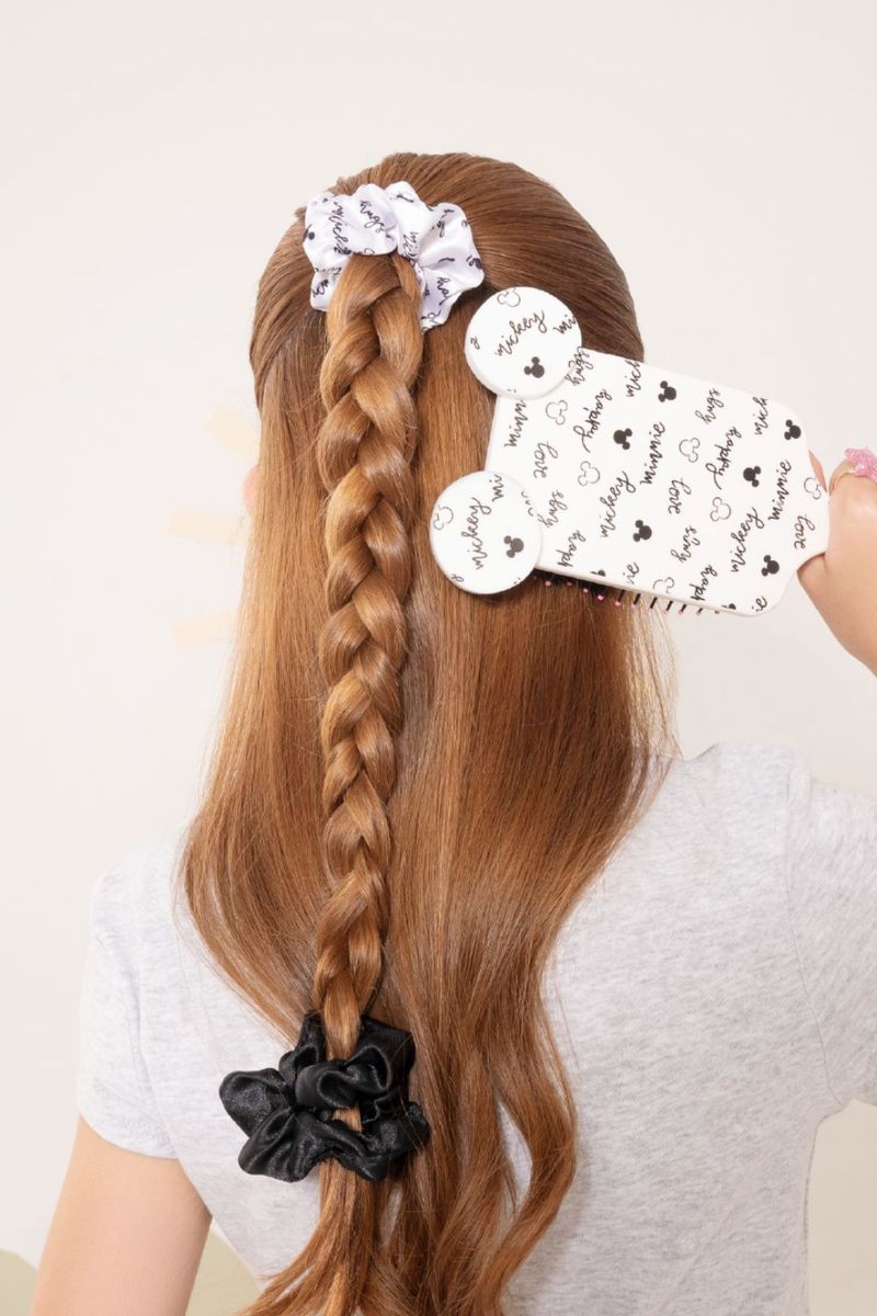 SET-CEPILLO-MAS-SCRUNCHIES-TOGETHER-MICKEY-MOUSE.CO242