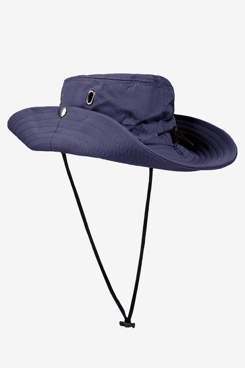 Sombrero tipo pescador con un cordón ajustable