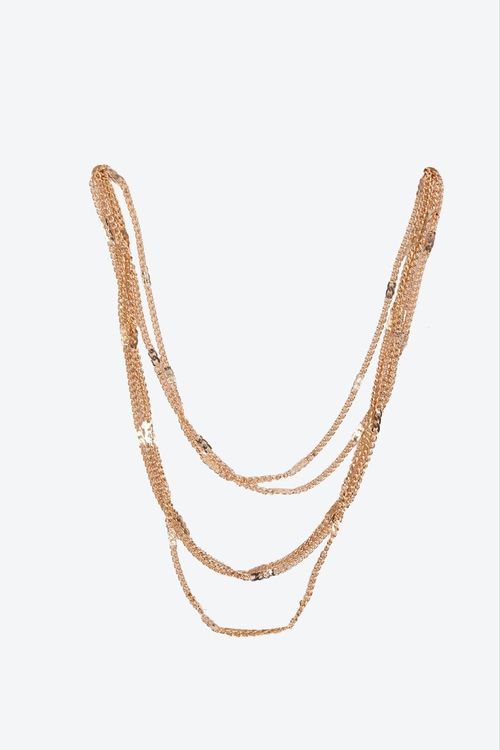 Collar con diseño delicado en capas