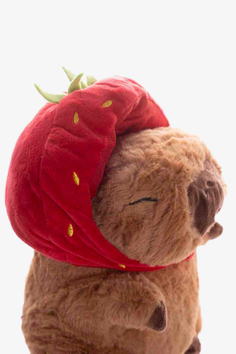 PELUCHE-CAPIBARA-CON-GORRO-DE-FRESA-25CM.JP652_001033_2