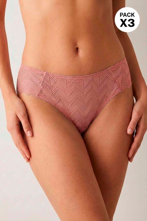 Panty hipster fabricado en encaje delicado paquete x3