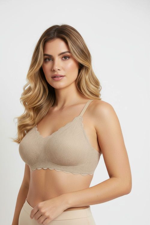 Top confeccionado en encaje con tirantes delgados