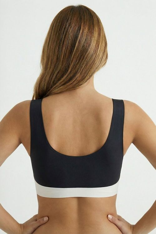 Top con escote triangular corte láser en microfibra