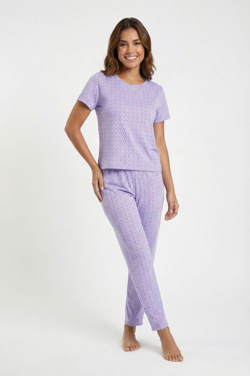 Conjunto pijama elaborada en poliester de cuello redondo