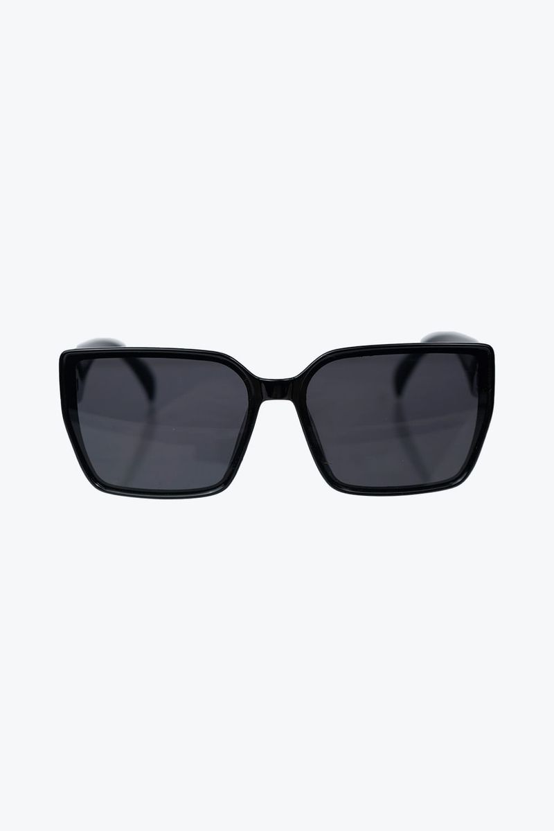 Gafas-De-Sol-Con-Un-Diseño-Cuadrado-Negro