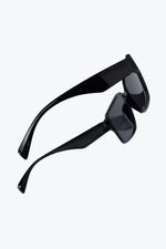 Gafas-De-Sol-Con-Un-Diseño-Cuadrado-Negro